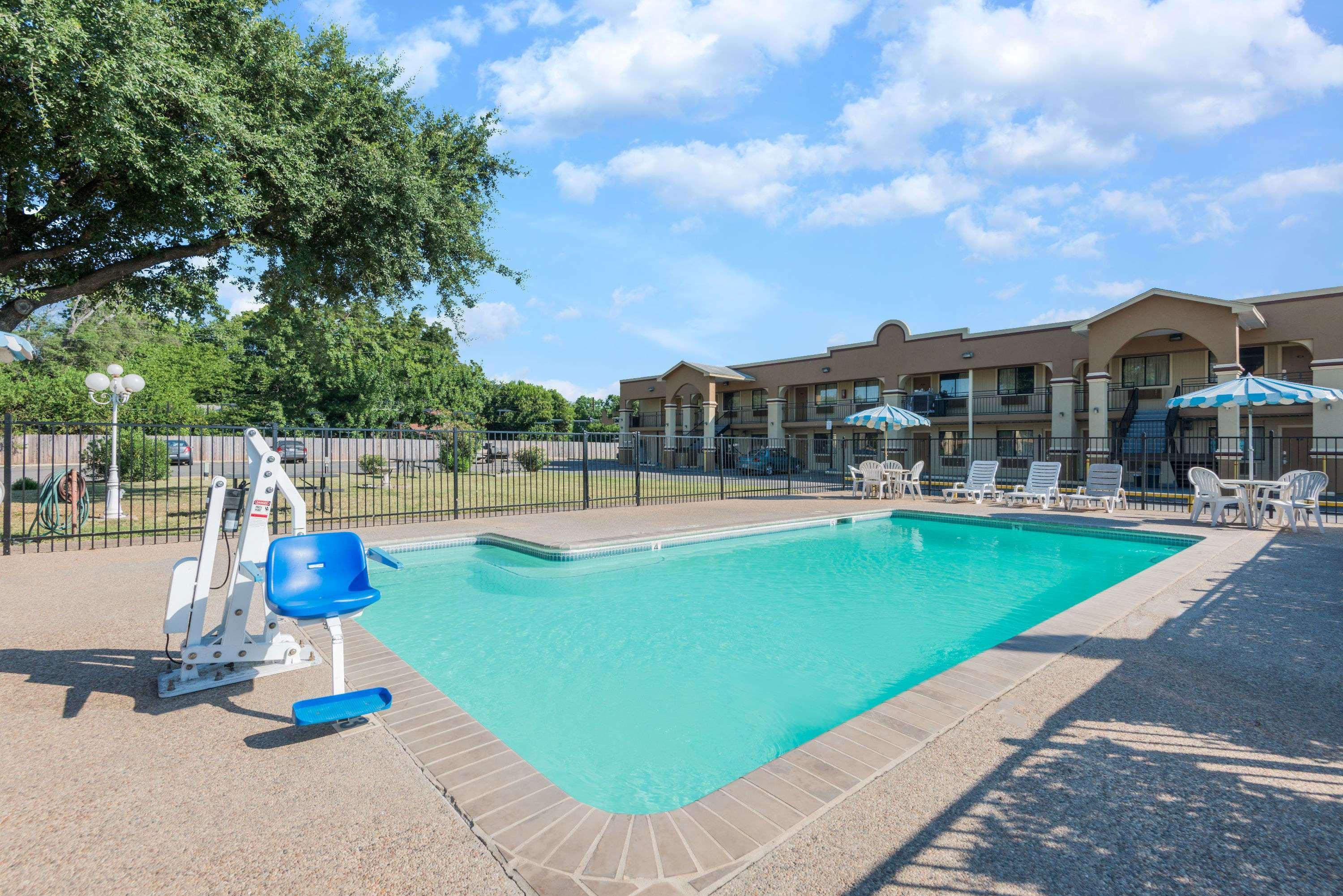 Days Inn By Wyndham San Marcos Extérieur photo