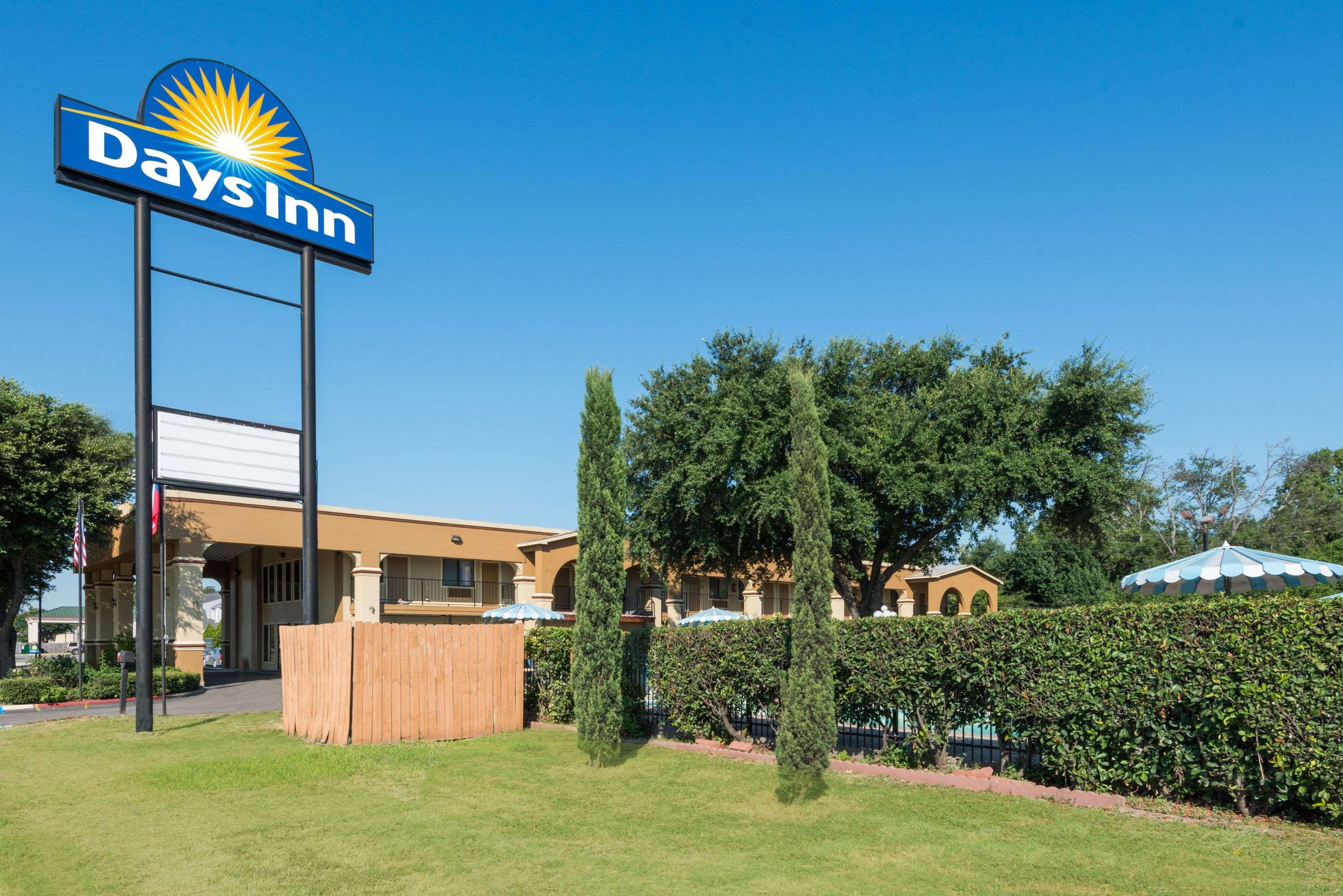 Days Inn By Wyndham San Marcos Extérieur photo